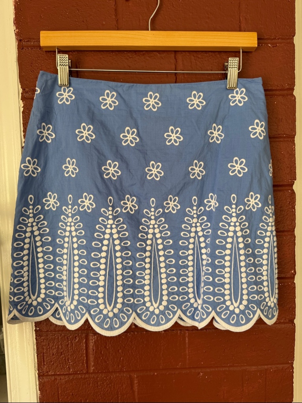 Vineyard Vines 100% Corona Blue and White Floral Embroidered Mini Skirt